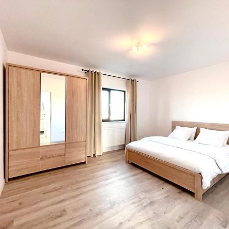 Express Estates Apartment Lisaura Bagian luar foto