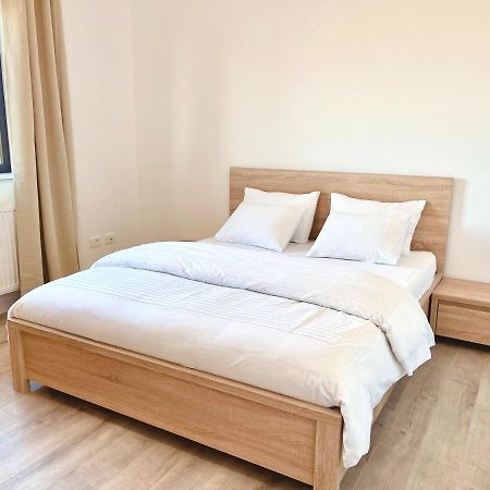Express Estates Apartment Lisaura Bagian luar foto
