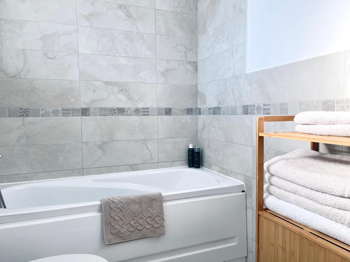 Express Estates Apartment Lisaura Bagian luar foto